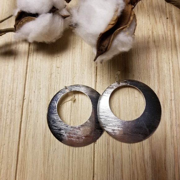 Super cute silver hoop dangle earrings - Picture 3 of 5